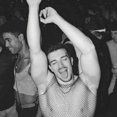 un chico en la mejor fiesta gay party de madrid lgtbiq+ yass party